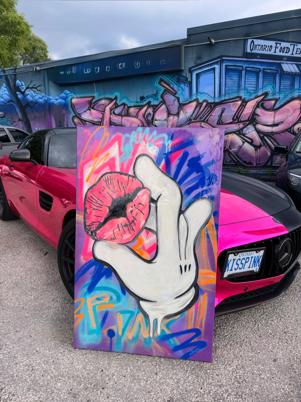 Kiss in Hand Painting