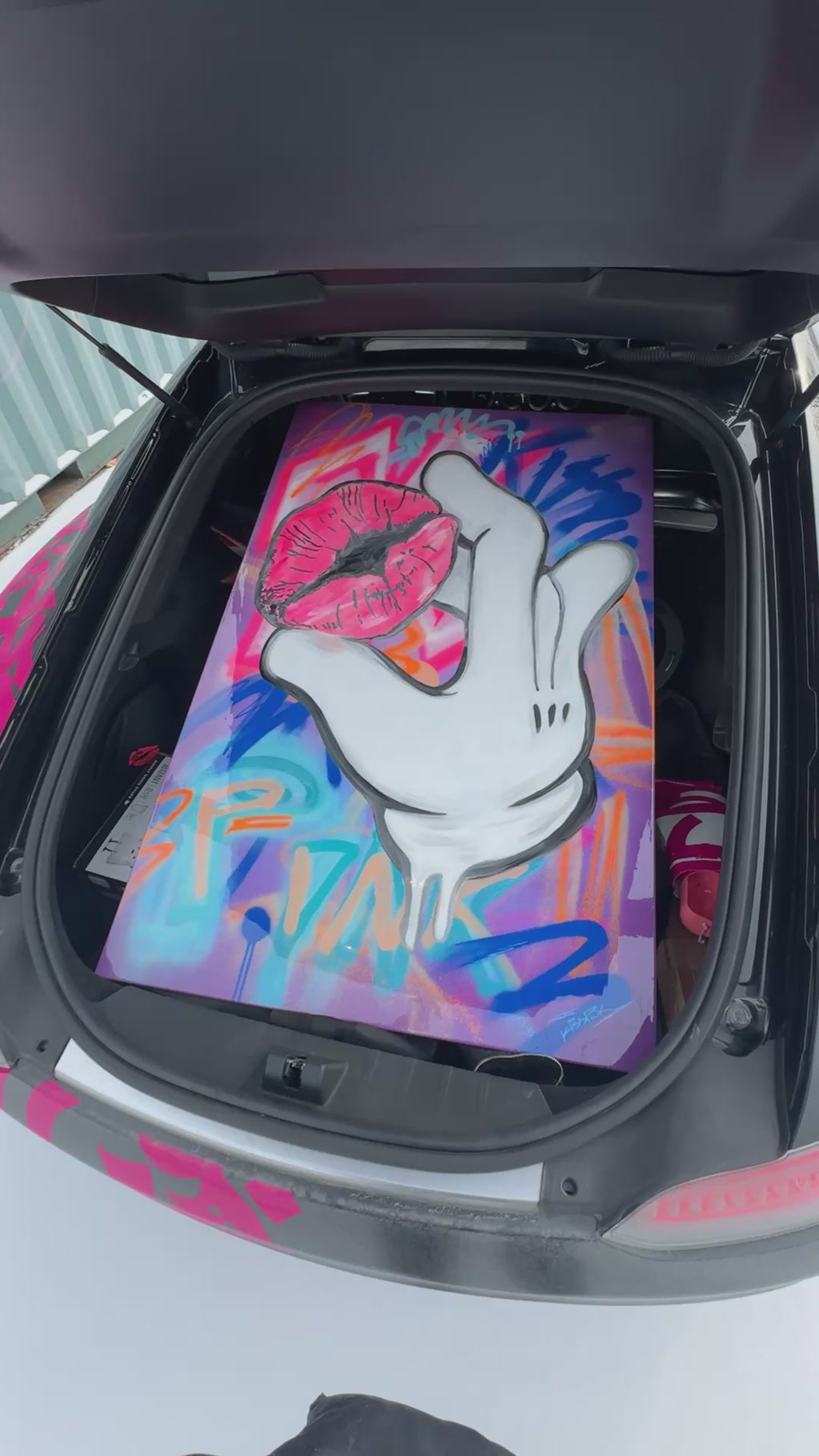 Kiss in Hand Painting